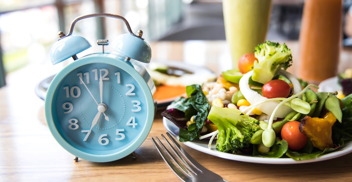 Ontbijt overslaan om af te vallen? Dit moet je weten over Intermittent Fasting!